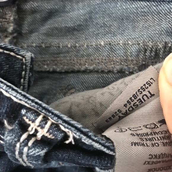 Silver Jeans Tuesday distressed bootcut dark wash - Picture 5 of 7